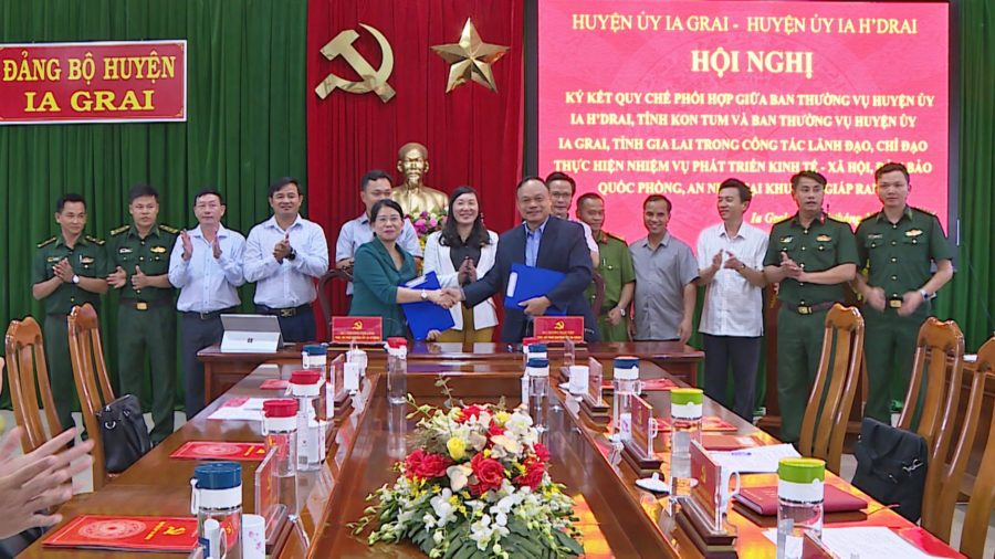 BTV huyện Uỷ Ia Grai (Gia Lai) và Ia H`Drai (Kon Tum) ký kết qui chế phối hợp
