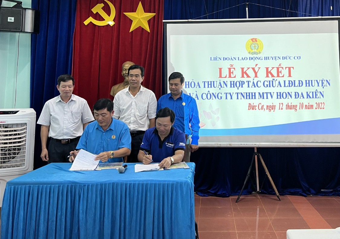Quang cảnh lễ ký kết thỏa thuận hợp tác. Ảnh. Thanh Tịnh