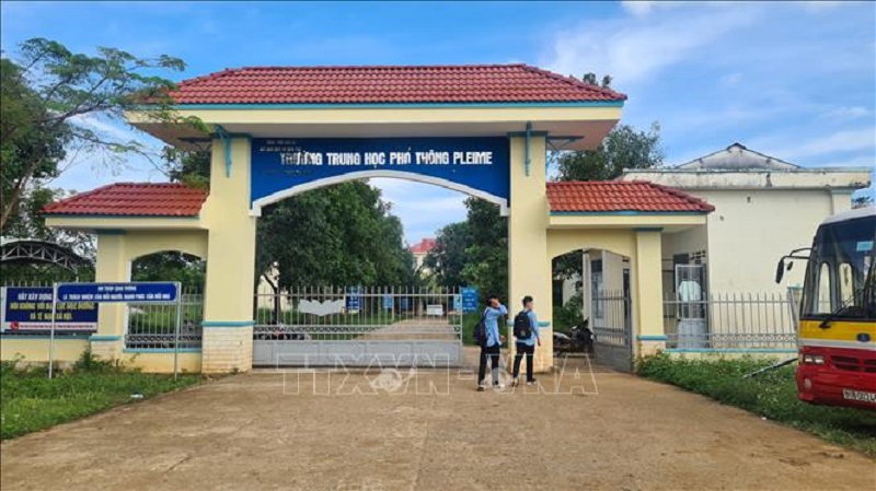 Trường Trung học phổ thông Plei Me tại làng Khôi, xã Ia Ga (Chư Prông, Gia Lai).  1