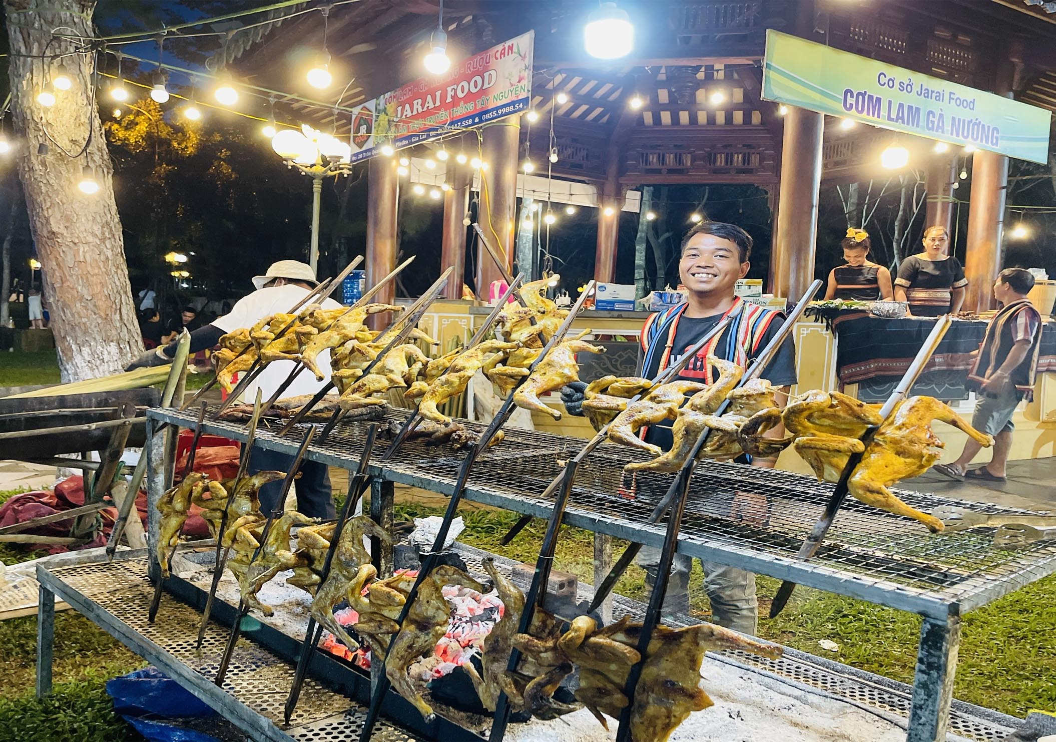 Thành phố Pleiku đẩy mạnh quảng bá nét độc đáo của ẩm thực thông qua việc tổ chức các lễ hội.  Ảnh: Mai Ka