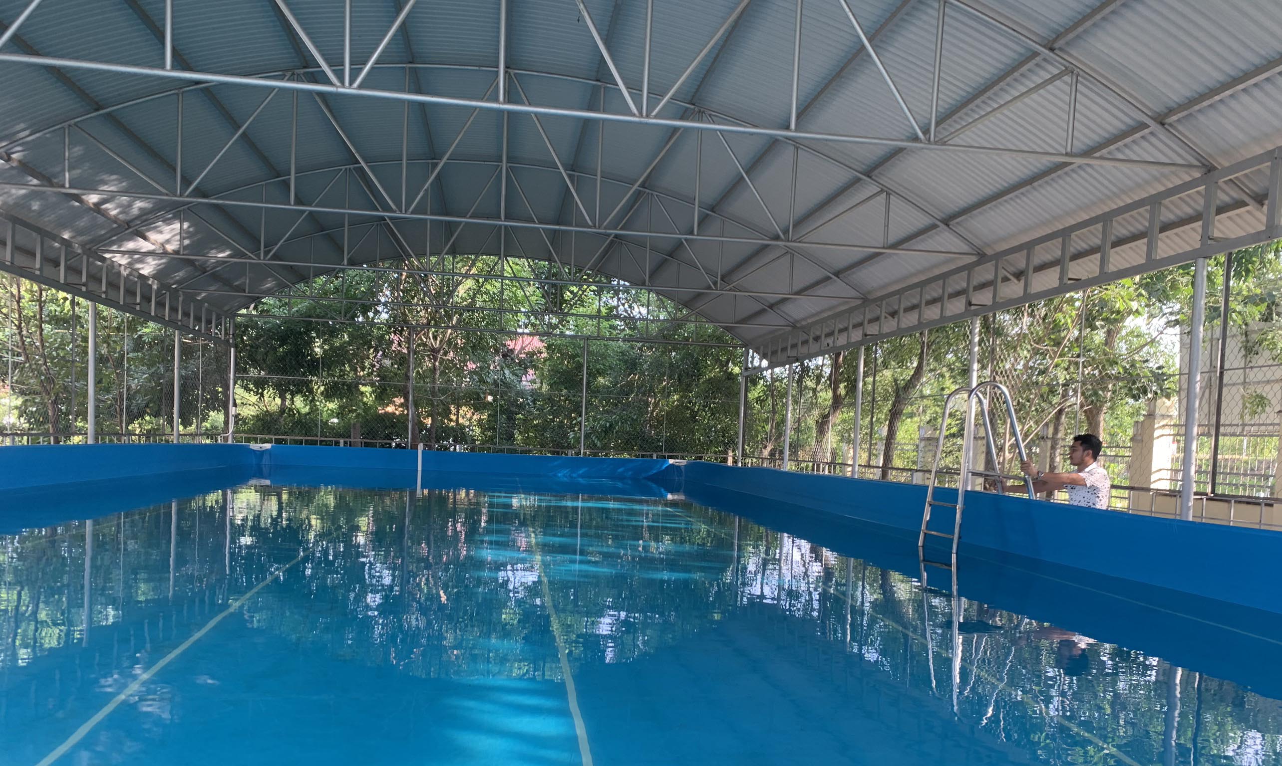 Hồ bơi thông minh lắp đặt tại Trường Tiểu học và THCS Nguyễn Viết Xuân (xã Ia Rtô) được đầu tư hơn 400 triệu đồng nhưng ít sử dụng. Ảnh: Nguyên Hương