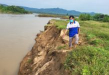 Sông Ba đã xâm lấn gần hết đất sản xuất của gia đình ông Rơ Lah Kem (buôn H’Lang, xã Chư Rcăm, huyện Krông Pa). Ảnh: Nguyễn Quang