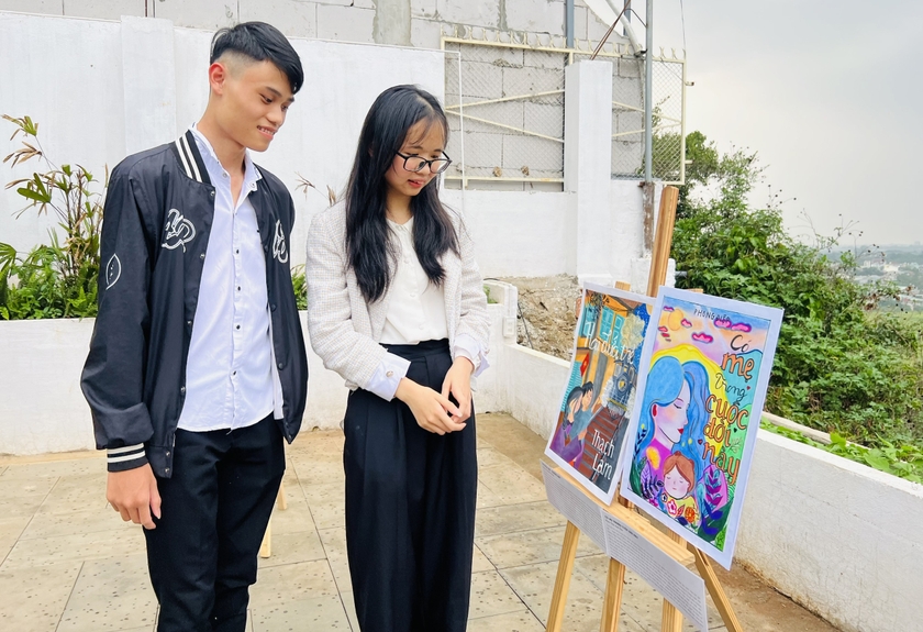 “Không chỉ là bìa sách” ảnh 2