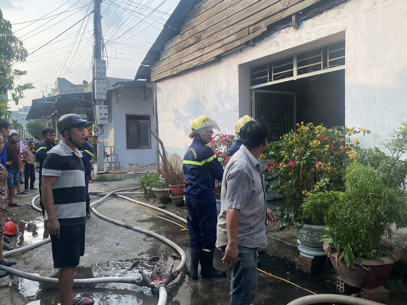 Kịp thời dập tắt đám cháy tại hộ gia đình ở thị xã Ayun Pa ảnh 1