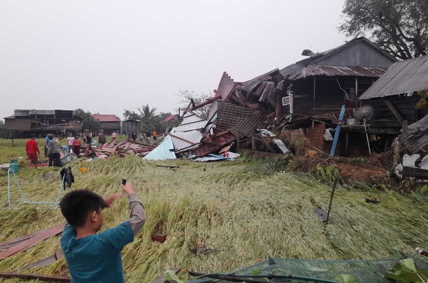 Lốc xoáy làm 39 nhà dân ở xã Ia Yeng bị sập, tốc mái ảnh 1