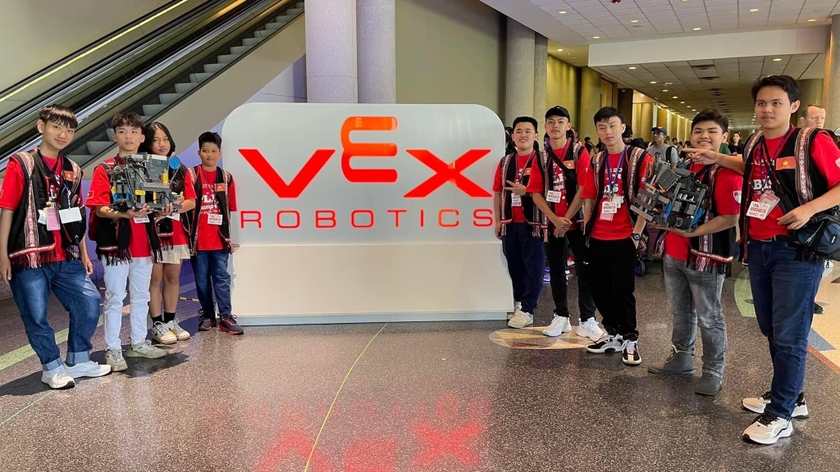 Học sinh Gia Lai tiếc nuối dừng bước ở vòng loại Giải vô địch thế giới VEX Robotics 2023 ảnh 1