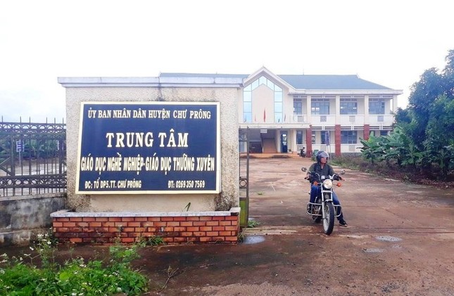 Bị tố tự ký phiếu xuất 1.000 lít xăng dầu sử dụng riêng, giám đốc trung tâm nghề nghiệp nói gì? ảnh 1