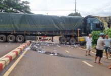 
 Pleiku: Xe đầu kéo lao vào nhà dân trên đường Nguyễn Văn Cừ 
