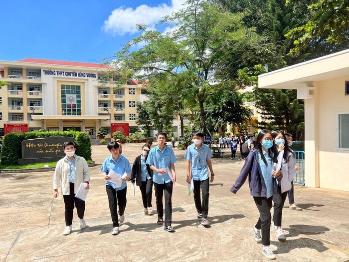 Thủ khoa các khối của tỉnh Gia Lai đều thuộc về học sinh Trường THPT Chuyên Hùng Vương. 1