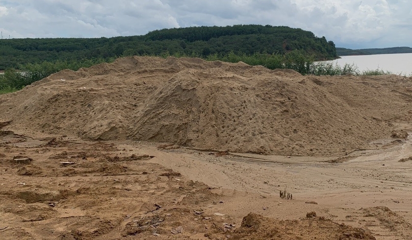 UBND huyện Ia Grai chỉ đạo xử lý nghiêm vụ khai thác, vận chuyển, tập kết trái phép cát tại xã Ia Khai ảnh 2