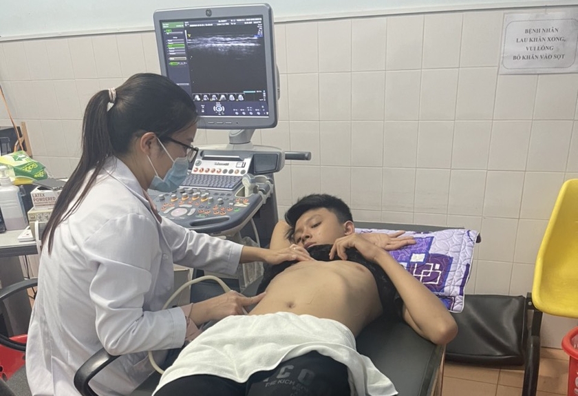 Em Nguyễn Quang Nhật đang điều trị tại Bệnh viện Đại học Y Dược-Hoàng Anh Gia Lai. Ảnh: Gia đình cung cấp ảnh 1
