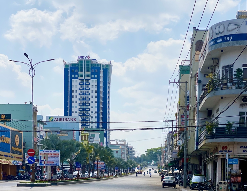 Tuyến đường Trần Phú sầm uất của thành phố Pleiku. Ảnh: Hà Duy ảnh 2