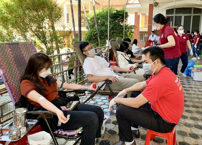 Các tình nguyện viên tại TP. Pleiku luôn sẵn sàng hiến máu giúp bệnh nhân trong những trường hợp khẩn cấp. ảnh 6