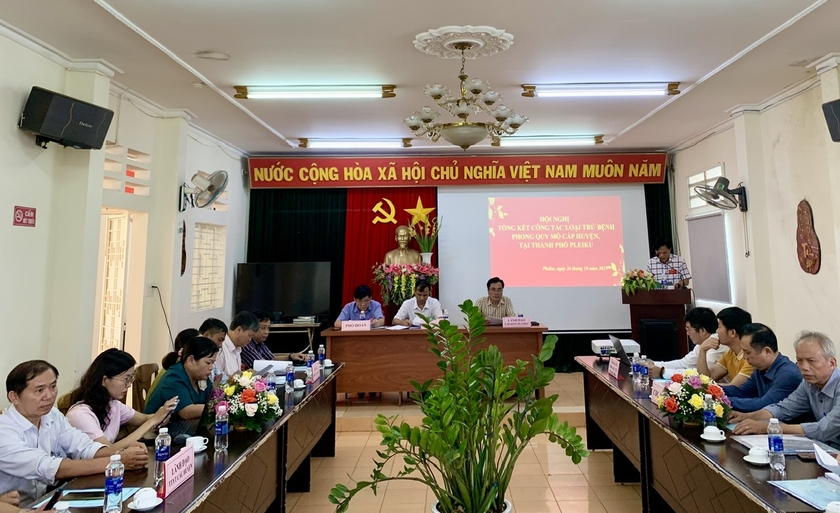Hội đồng kiểm tra, công nhận loại trừ bệnh phong quy mô cấp huyện của tỉnh Gia Lai công bố kết quả kiểm tra đối với TP. Pleiku. Ảnh: Như Nguyện ảnh 2