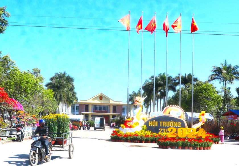 Bên cạnh tổ chức Hội hoa Xuân, vào tối 30 Tết, tại khu vực Hội trường 23-3, thị xã An Khê sẽ tổ chức chương trình đêm văn nghệ Giao thừa và bắn pháo hoa. Ảnh: Ngọc Minh