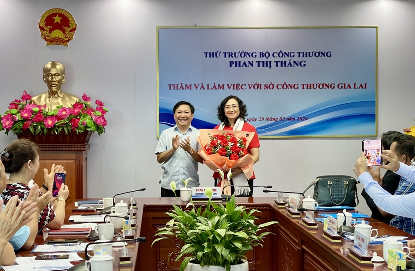 Thứ trưởng Bộ Công Thương Phan Thị Thắng làm việc với Sở Công Thương Gia Lai. Ảnh: V.T