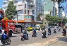 
 Pleiku: Xe ô tô khách mất lái lao lên dải phân cách trên đường Nguyễn Tất Thành
