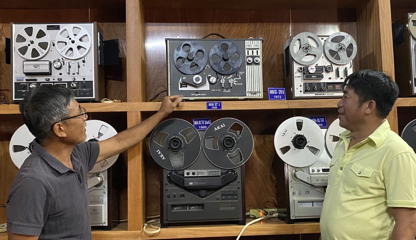 Khác với âm thanh kỹ thuật số digital audio, âm thanh analog đã có từ lâu đời, được lưu trữ dưới dạng băng cối, băng cassette, đĩa than. Ảnh: S.C