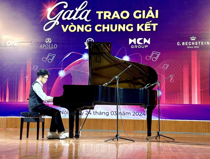 Em Nguyễn Đăng Khang-lớp 11C3A, Trường THPT chuyên Hùng Vương (TP. Pleiku, tỉnh Gia Lai) dự thi vòng chung kết ở bảng E2 Classic với tác phẩm Ballade No.3 In A Flat Major (Chopin). Ảnh: NVCC