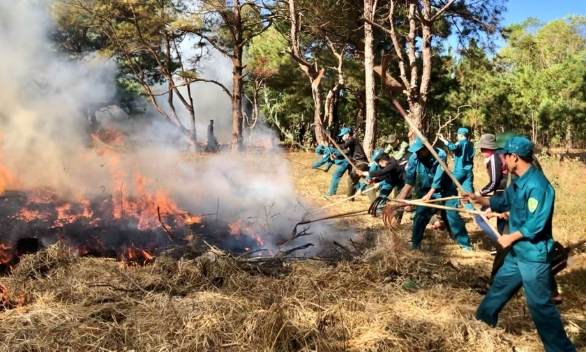 Lực lượng chức năng của tỉnh Gia Lai tham gia diễn tập chữa cháy rừng. Ảnh: Anh Huy