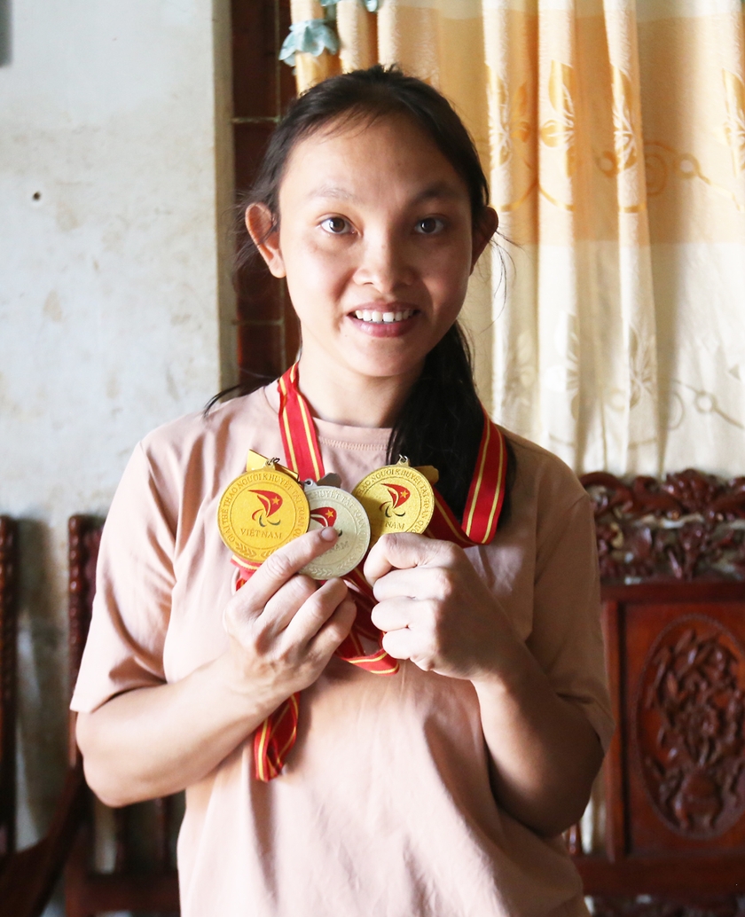 Chị Hà đã giành được nhiều huy chương các loại tại Giải Thể thao Người khuyết tật toàn quốc. Ảnh: Văn Ngọc