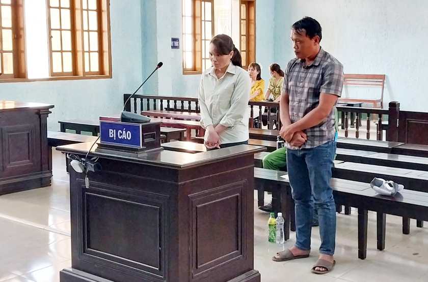 2 bị cáo Hà Thị Thê và Nguyễn Đức Hiệp tại phiên tòa. Ảnh: T.S