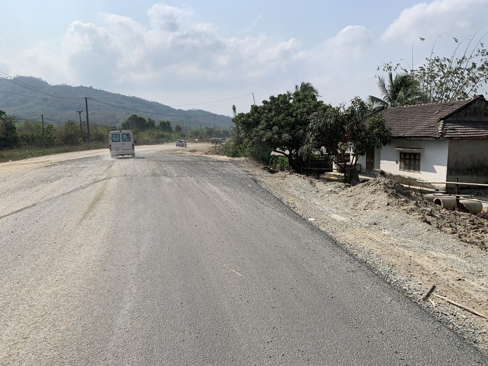 Đến nay, UBND huyện Đak Pơ (Gia Lai) vẫn chưa thể bàn giao toàn bộ mặt bằng để thi công quốc lộ 19 3