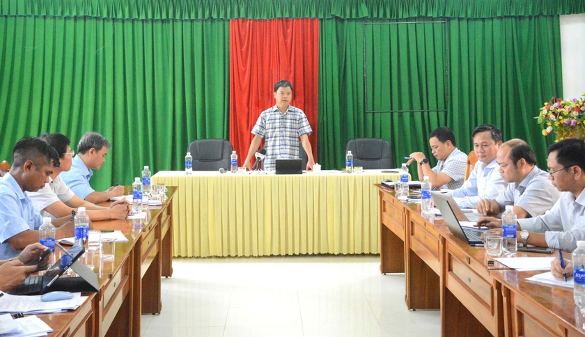 Phó Chủ tịch UBND tỉnh Nguyễn Hữu Quế phát biểu chỉ đạo tại buổi làm việc. Ảnh: M.N