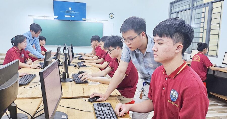 
 Ngày đầu đăng ký dự thi tốt nghiệp THPT ở Gia Lai: Nhà trường tích cực hỗ trợ học sinh
