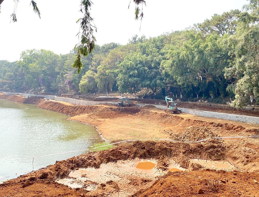 Dự án Cải tạo công viên Diên Hồng đang đẩy nhanh tiến độ trước mùa mưa. Ảnh: Hà Duy