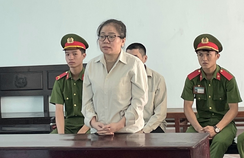 Bị cáo Huỳnh Thị Đức Tâm bị tuyên phạt 12 năm tù về tội &quot;Lừa đảo chiếm đoạt tài sản&quot;. Ảnh: Hoàng Lộc