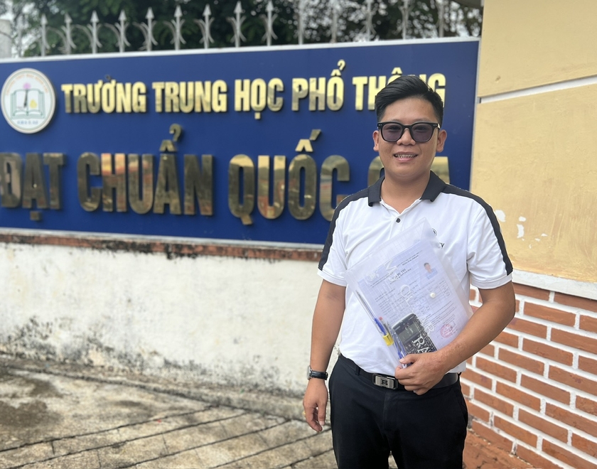 Thí sinh Trần Văn Huy-điểm thi Trường THPT Mạc Đĩnh Chi đã kiên trì ôn luyện để vượt qua kỳ thi. Ảnh: Đinh Yến