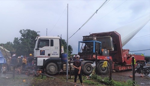 Người dân ở Gia Lai chặn xe chở cánh quạt điện gió 1
