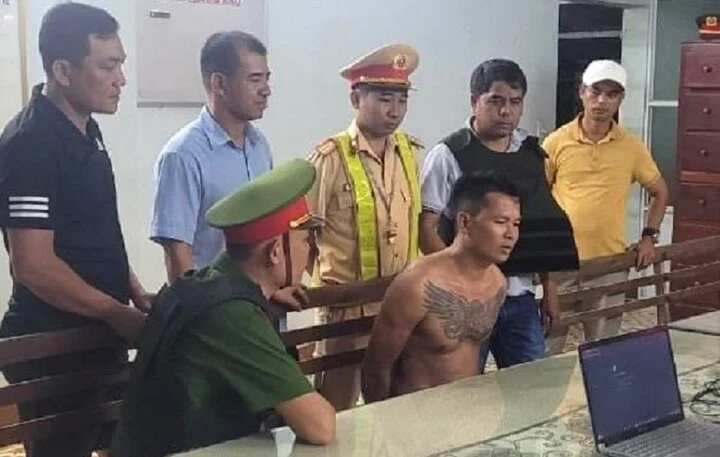 Lực lượng chức năng Quảng Ngãi phối hợp bắt giữ những kẻ liên quan đến vụ giết người ở Gia Lai. (Ảnh: C.A) 1
