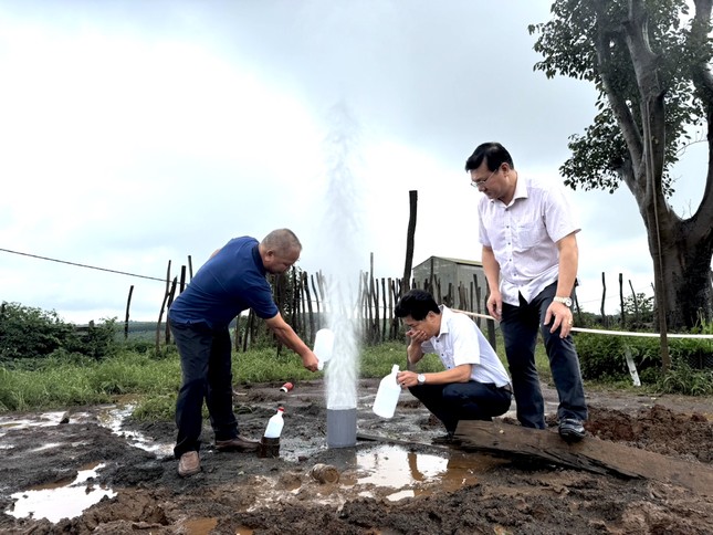 Đánh giá ban đầu hiện tượng cột nước phụt cao hơn 20m ở Gia Lai ảnh 1