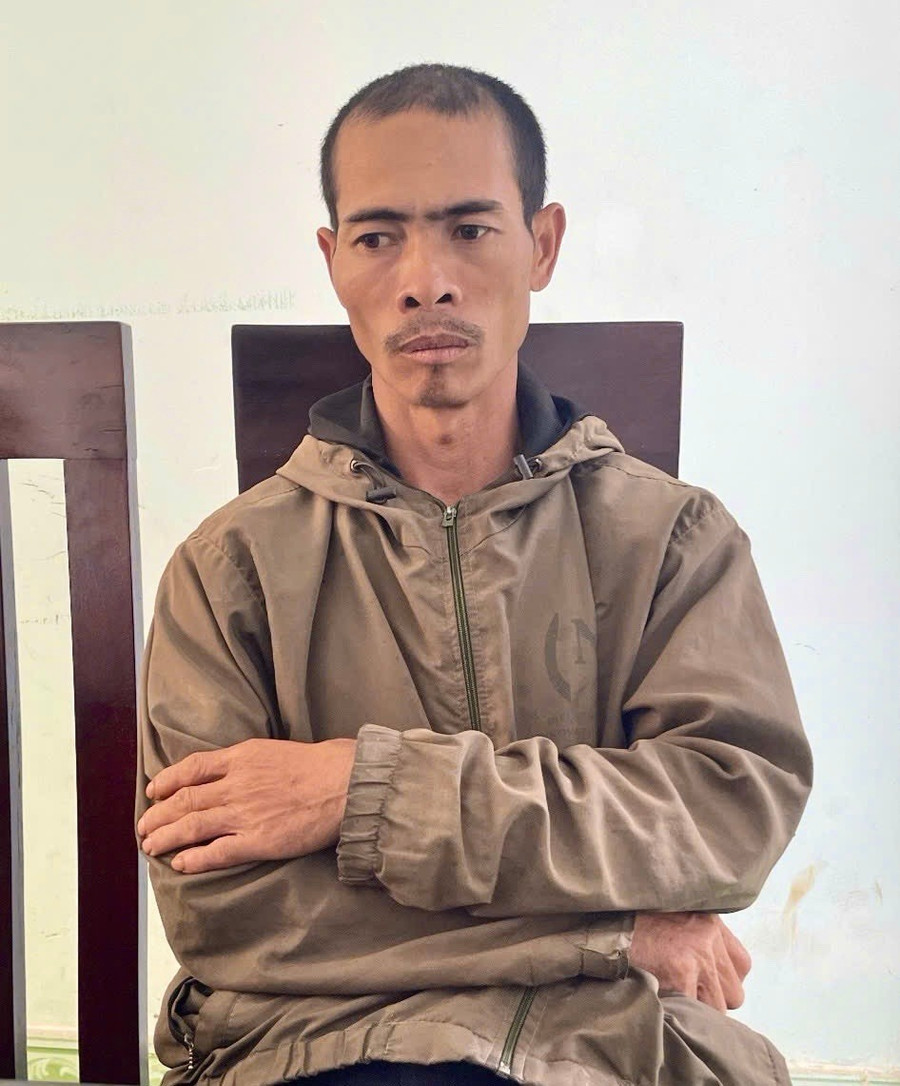 Đối tượng Đặng Văn Thêm (SN 1987, huyện Vũ Thư, tỉnh Thái Bình) khai nhận hành vi hủy hoại vườn cây của chị Giang Phương Thanh (SN 1987, thôn Nhơn Thọ, xã Đăk Ta Ley, huyện Mang Yang). Ảnh: L.K doi-tuong.jpg