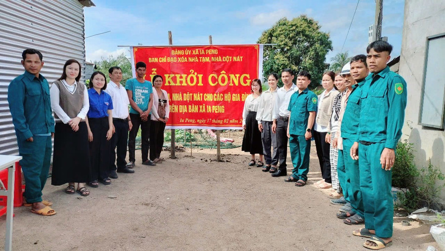 Ban Chỉ đạo triển khai xóa nhà tạm, nhà dột nát cho hộ nghèo tại địa phương. Ảnh: Ngọc Duy img-20250217-180602.jpg