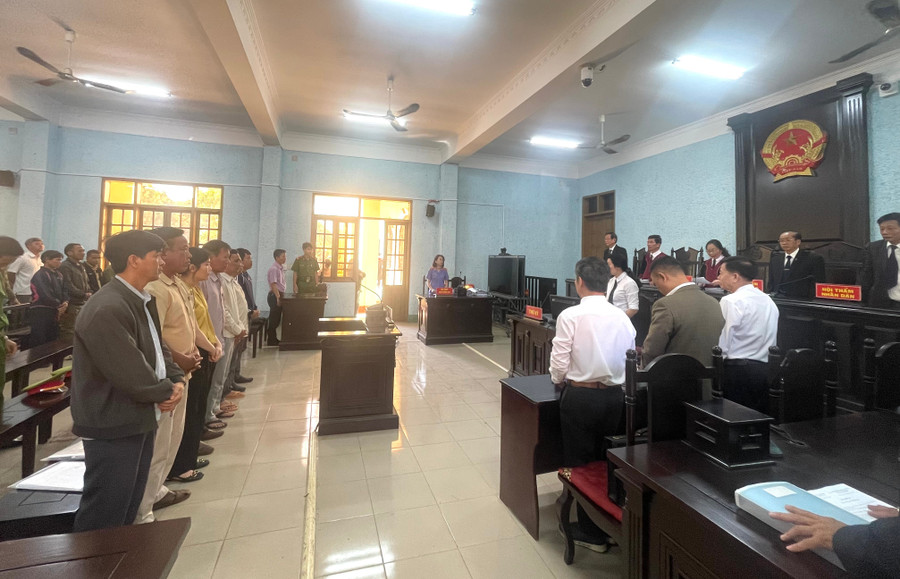 Hội đồng xét xử đã quyết định hoãn phiên tòa. Ảnh: Văn Ngọc hoi-dong-xet-xu-da-quyet-dinh-hoan-phien-toa-anh-van-ngoc.jpg