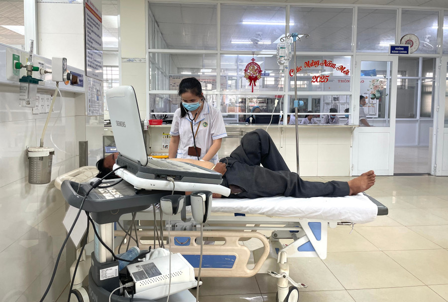 Các nạn nhân đang được cứu chữa ở Bệnh viện Đa khoa tỉnh Gia Lai. Ảnh: Văn Ngọc cac-nan-nhan-dang-duoc-cuu-chua-o-benh-vien-da-khoa-tinh-gia-lai-anh-van-ngoc.jpg