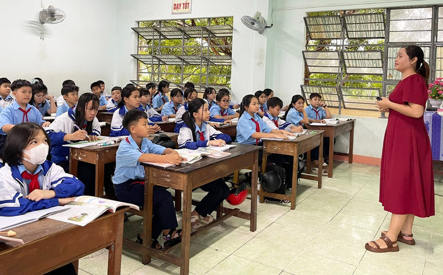 Việc triển khai thí điểm dạy học 5 ngày/tuần tại Trường THCS Nguyễn Huệ (phường Đoàn Kết, thị xã Ayun Pa) nhận được sự đồng tình của cả giáo viên, phụ huynh và học sinh. Ảnh: V.C viec-trien-khai-thi-diem-day-hoc-5-ngay-moi-tuan-tai-truong-thcs-nguyen-hue-nhan-duoc-su-dong-tinh-cua-ca-giao-vien-phu-huynh-va-hoc-sinh-anh-vu-chi.jpg