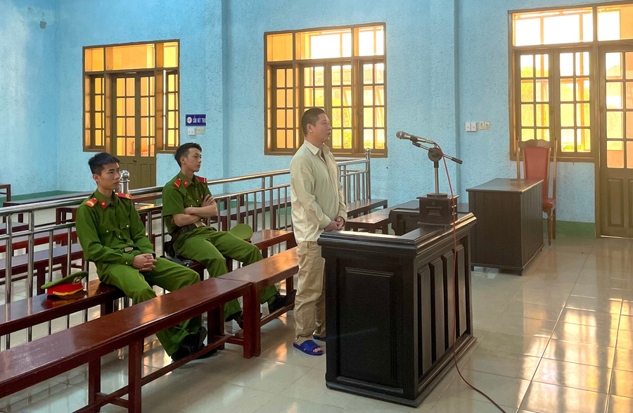 hoi-dong-xet-xu-so-tham-da-tuyen-phat-bi-cao-19-nam-tu-giam-anh-van-ngoc.jpg