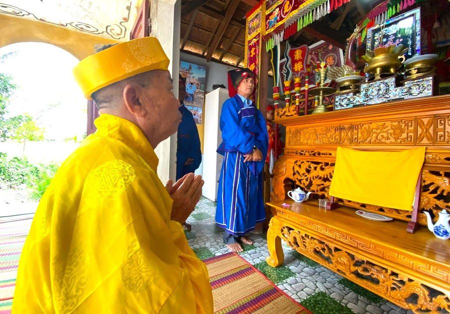 Ban Nghi lễ đình Chí Công (thôn Chí Công, xã Cư An, huyện Đak Pơ) tổ chức cúng Quý Xuân theo nghi thức truyền thống. Ảnh: Ngọc Minh 41aa66bef90f4851111e.jpg