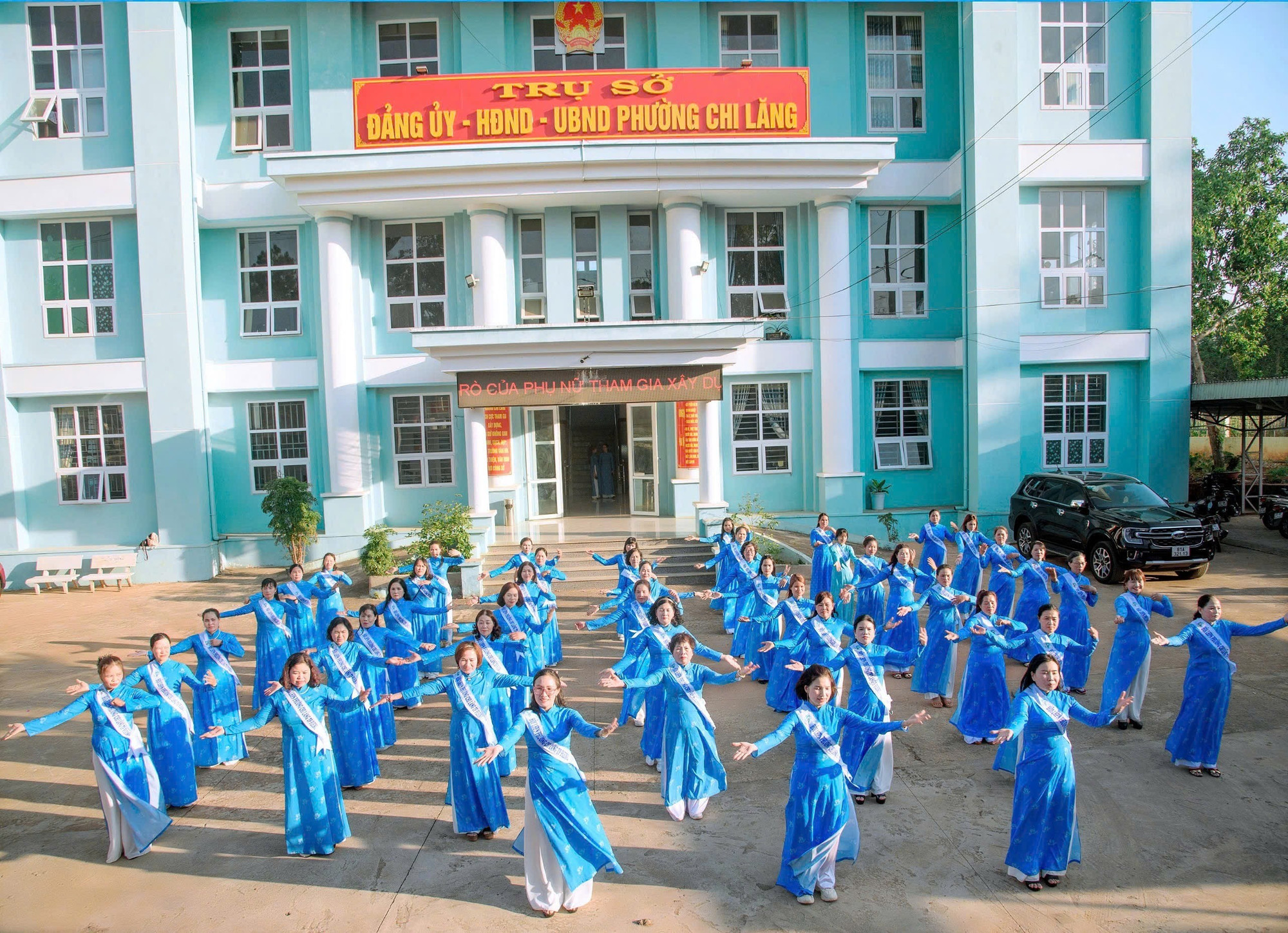 Phụ nữ các xã, phường của TP. Pleiku đồng loạt hưởng ứng Tuần lễ áo dài nơi công sở img-4458.jpg