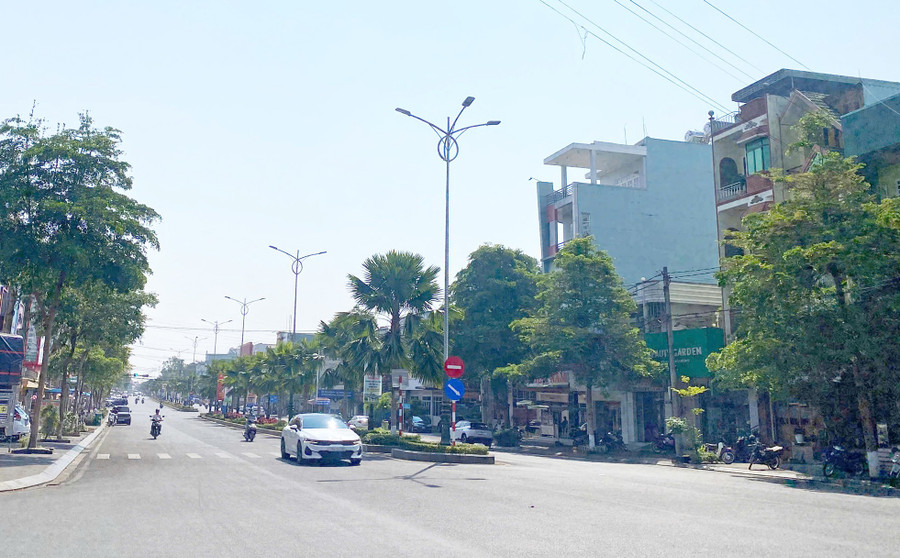Đường Hai Bà Trưng (TP. Pleiku) được đầu tư nâng cấp ngày càng hiện đại và khang trang. Ảnh: Minh Tiến duong-hai-ba-trung-tp-pleiku-duoc-dau-tu-nang-cap-ngay-cang-hien-dai-va-khang-trang-anh-minh-tien.jpg
