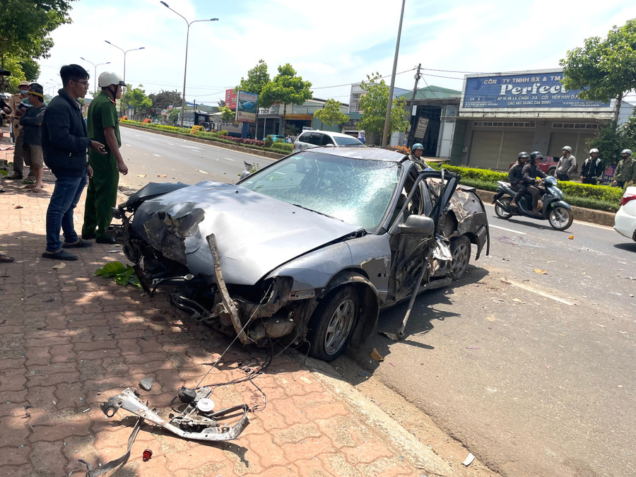 Hiện trường vụ tai nạn khiến 3 người bị thương nhập viện. Ảnh: Văn Ngọc hien-truong-vu-tai-nan-khien-3-nguoi-bi-thuong-nhap-vien-anh-van-ngoc.jpg