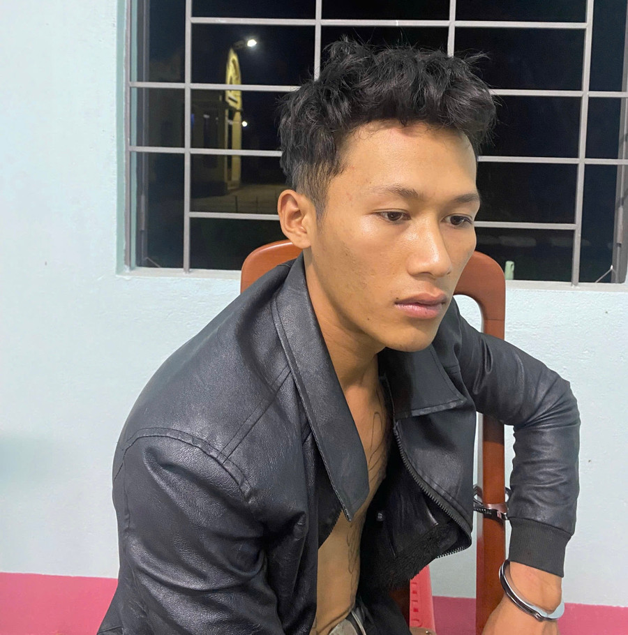 Đối tượng Jiên bị khởi tố về hành vi mua bán trái phép chất ma túy. Ảnh: Văn Quyền doi-tuong-jien-bi-khoi-to-ve-hanh-vi-mua-ban-trai-phep-chat-ma-tuy-anh-van-quyen.jpg