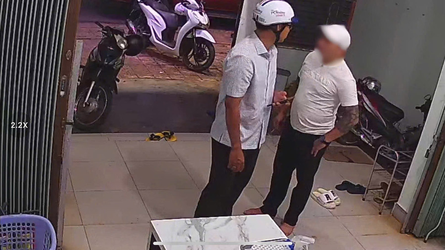 Đối tượng T. (bên phải) đã bị cơ quan Công an triệu tập. Ảnh: CTV doi-tuong-t-phai-da-bi-co-quan-cong-an-trieu-tap-anh-ctv.jpg