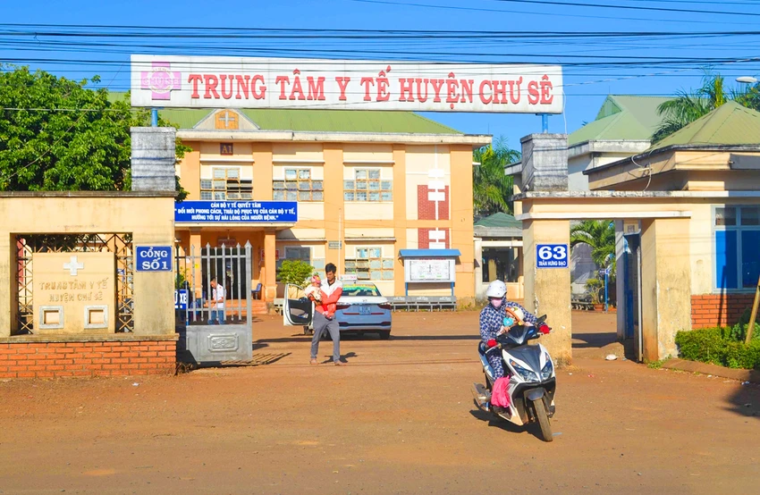 Công an thị trấn Chư Sê đang xác minh vụ việc bác sĩ tại Trung tâm Y tế Chư Sê bị hành hung sau câu nói 'mày biết tao là ai không'