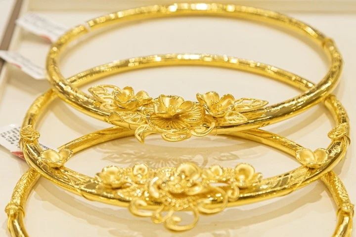 Giá vàng hôm nay 3/5: Tiếp tục rời xa ngưỡng 3.300 USD/ounce
