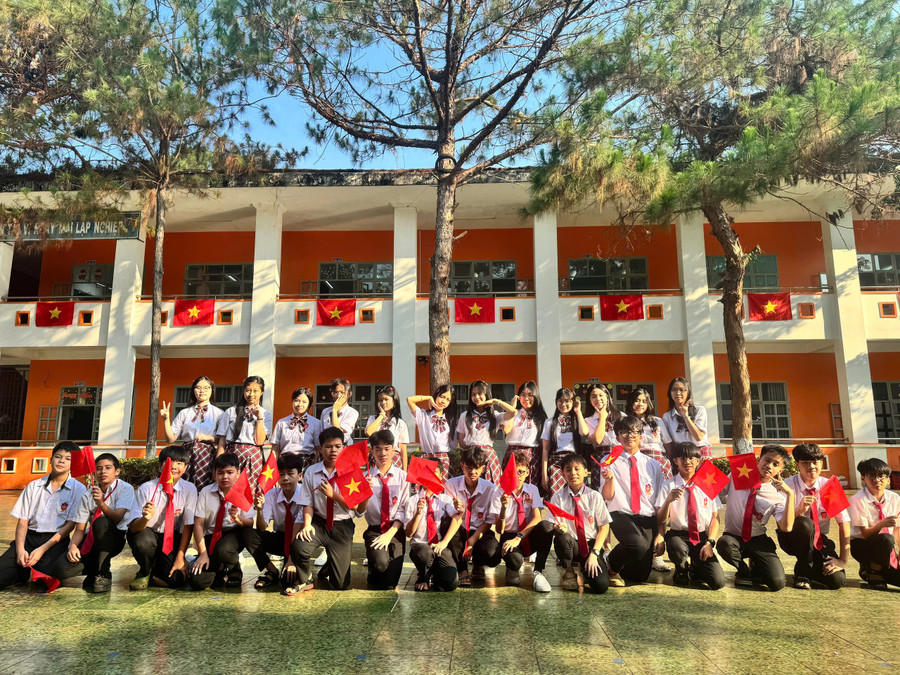 Học sinh APC Gia Lai hưởng ứng các hoạt động chào mừng đại lễ 30-4. Ảnh: Kỳ Toàn 7them.jpg
